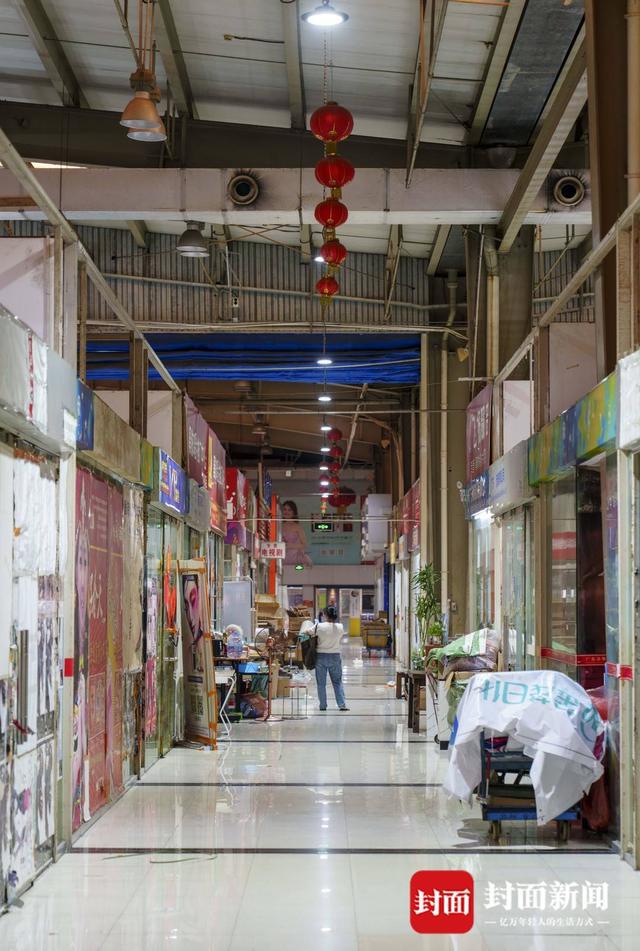 广东音像城清退前夕发烧友赶来买唱片 “山鹰组合”吉克曲布：难忘流行音乐黄金年代丨封面头条(图8)