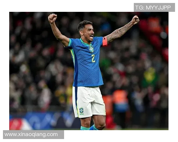 达尼洛在足球场上的成长历程与未来发展潜力分析